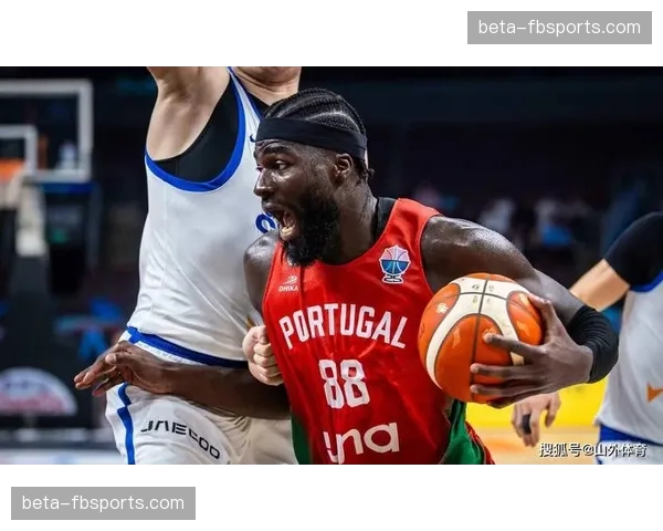 奎塔内线护框表现稳健 凯尔特人中锋篮板保护出色 奎塔内线护框表现稳健 凯尔特人中锋篮板保护出色
